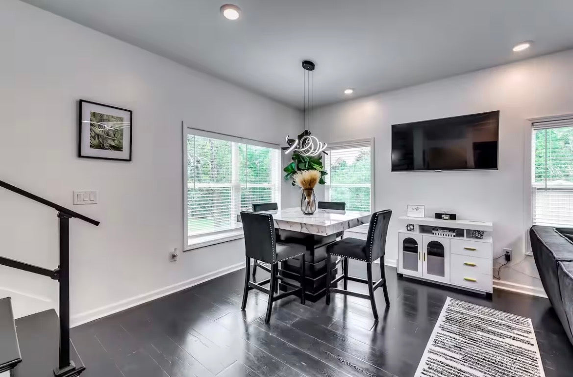 Modern Atlanta Getaway W/Pool $500 Per Night