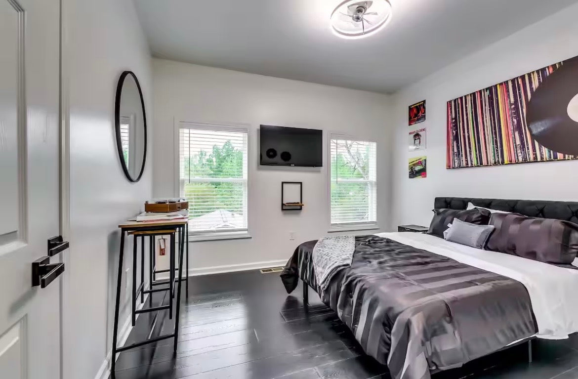 Modern Atlanta Getaway W/Pool $500 Per Night