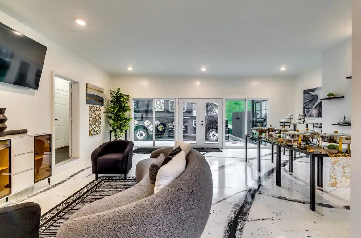 Modern Atlanta Getaway W/Pool $500 Per Night