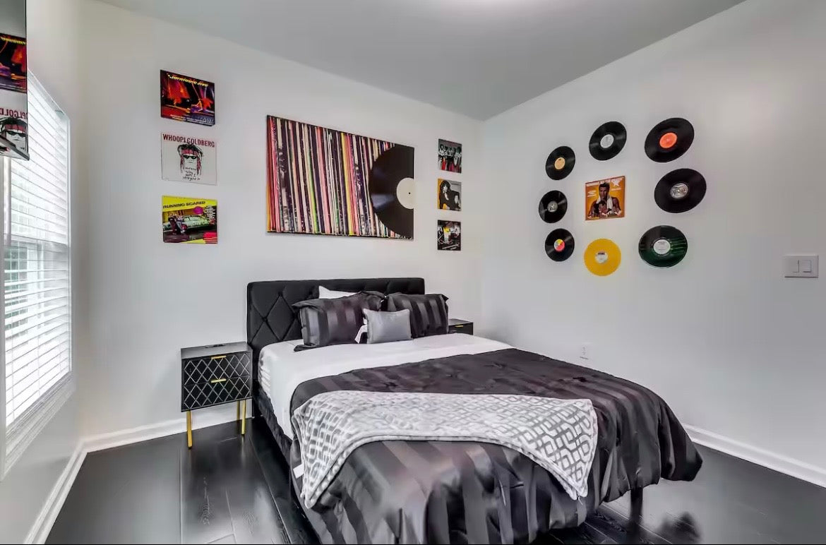 Modern Atlanta Getaway W/Pool $500 Per Night